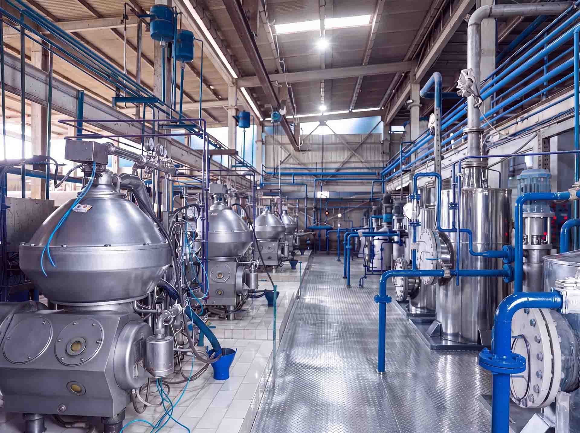 Modern oil refining and bottling at Pakistan Oil Mills